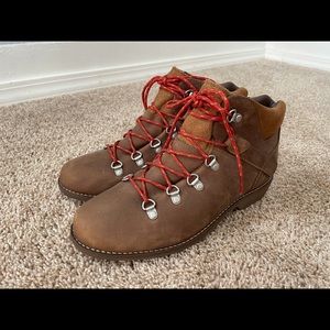 NWT Teva DE LA Vina Alpine low hiking boots